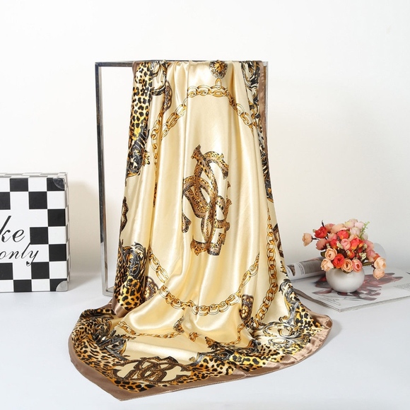 🌺ANIMAL PRINT LEOPARD SCARF SHAWL WRAP SILK SATIN - Picture 3 of 7